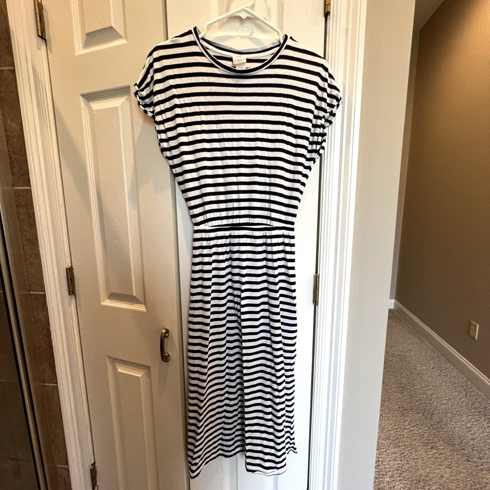 H&M women’s XS, navy blue and white, striped dress.